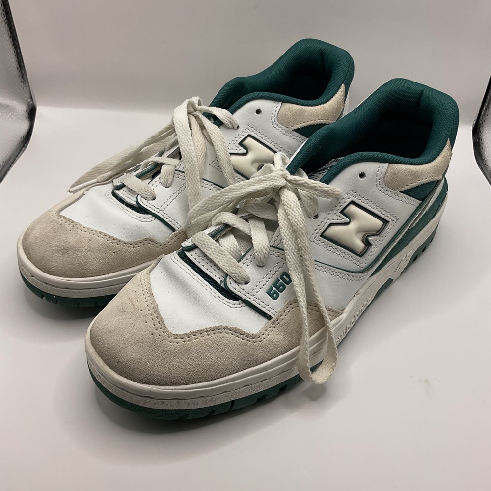 New Balance Womans 550 White/Dark Green Colorway Style Shoes Size 7 BB550GZ1
